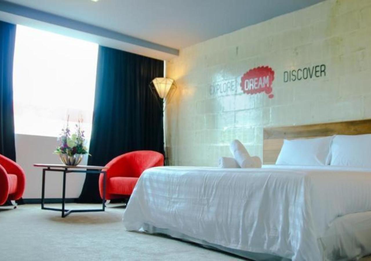 איפוה Hotel Regal Vista מראה חיצוני תמונה