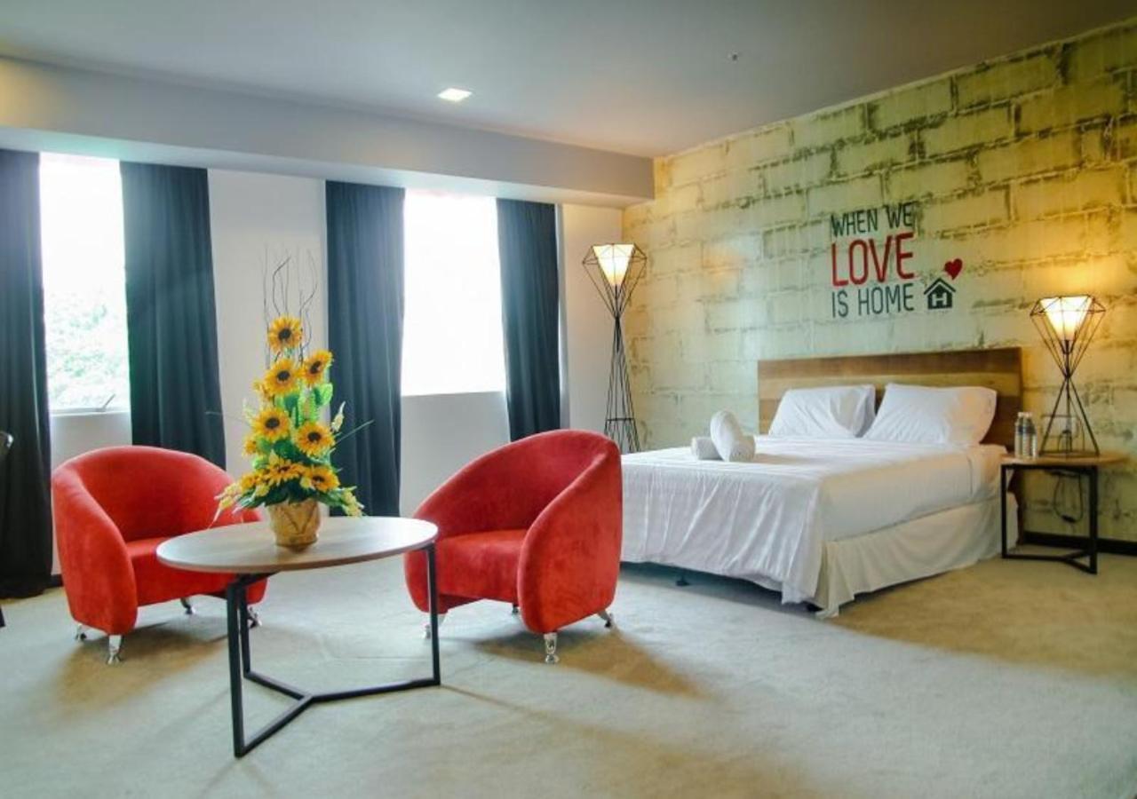 איפוה Hotel Regal Vista מראה חיצוני תמונה