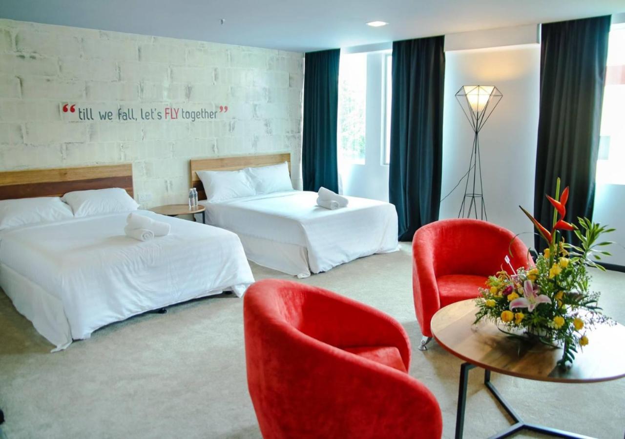 איפוה Hotel Regal Vista מראה חיצוני תמונה