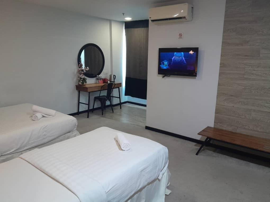 איפוה Hotel Regal Vista מראה חיצוני תמונה