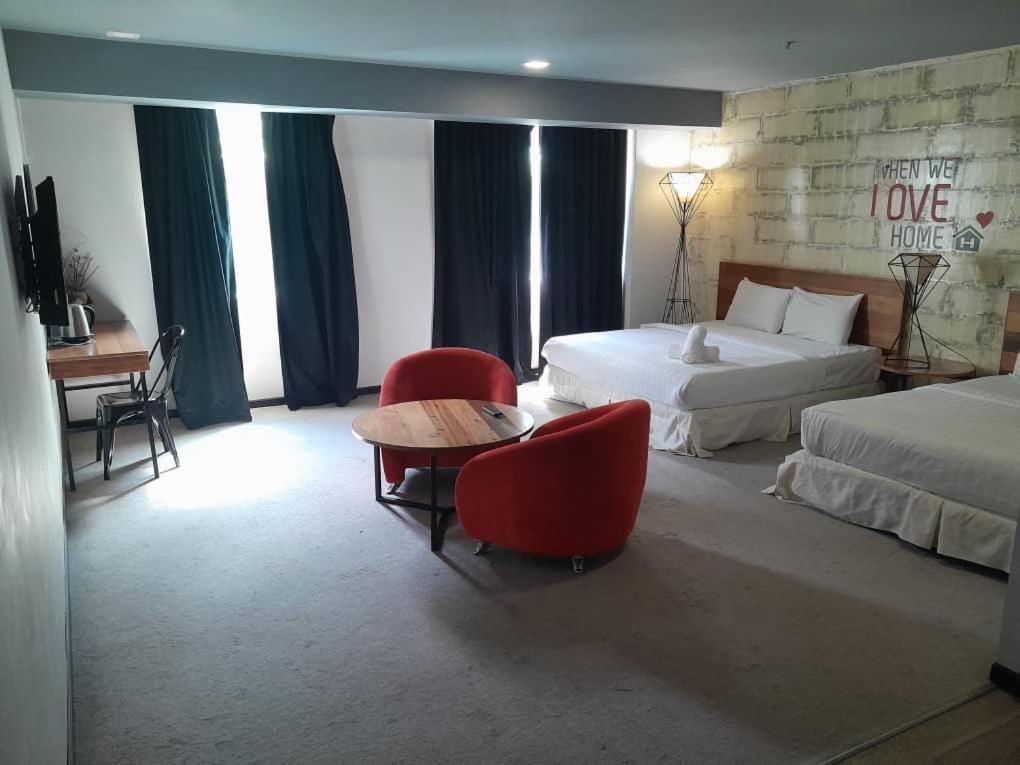 איפוה Hotel Regal Vista מראה חיצוני תמונה