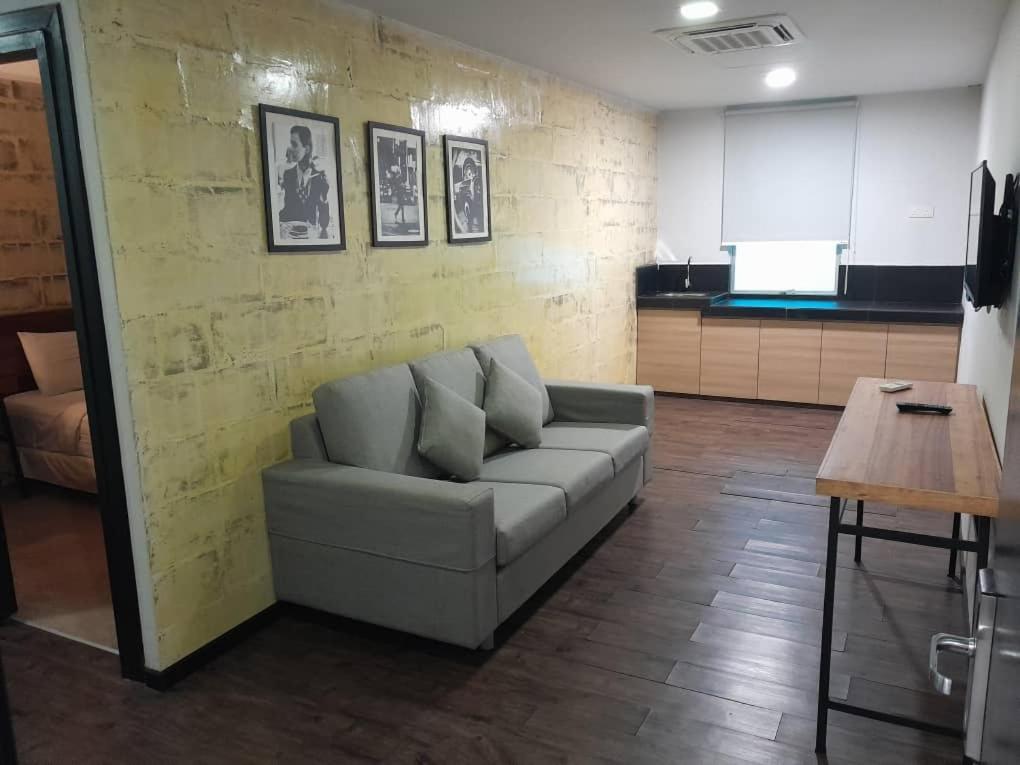 איפוה Hotel Regal Vista מראה חיצוני תמונה