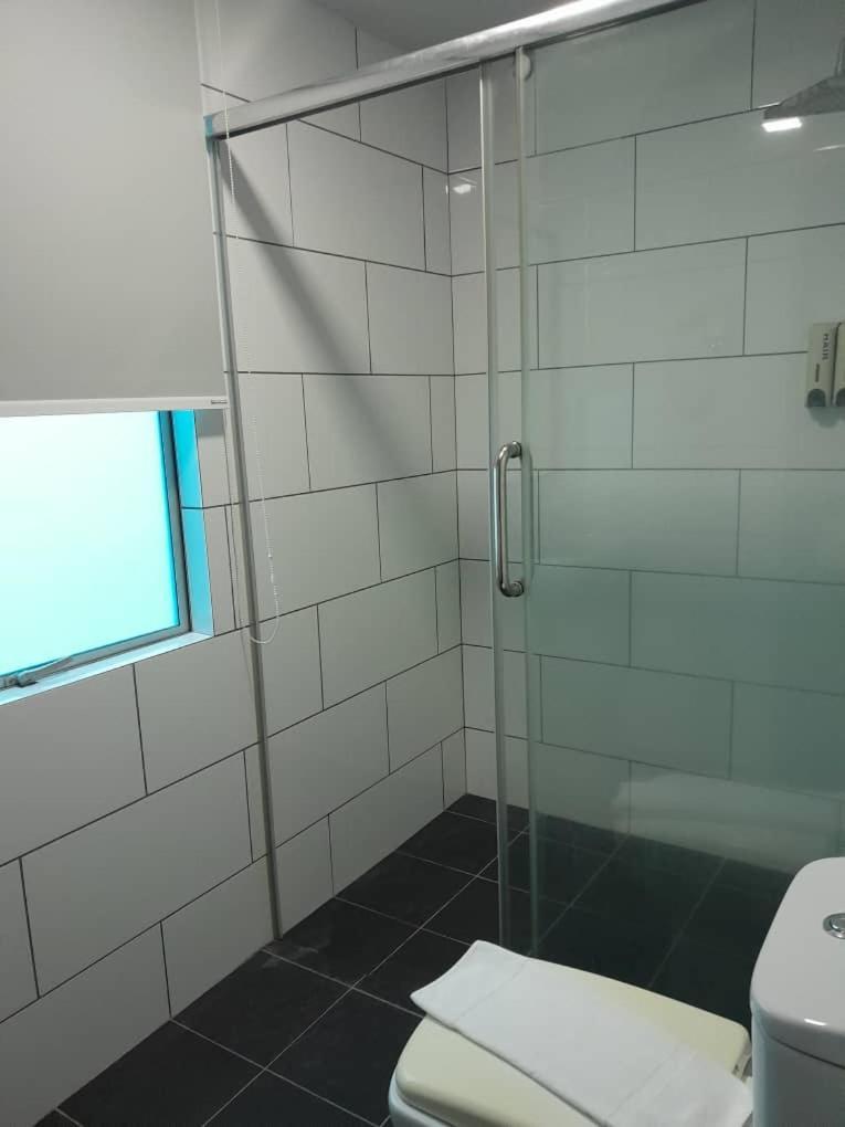 איפוה Hotel Regal Vista מראה חיצוני תמונה