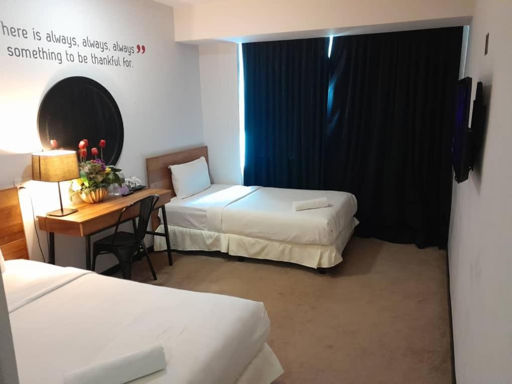 איפוה Hotel Regal Vista מראה חיצוני תמונה