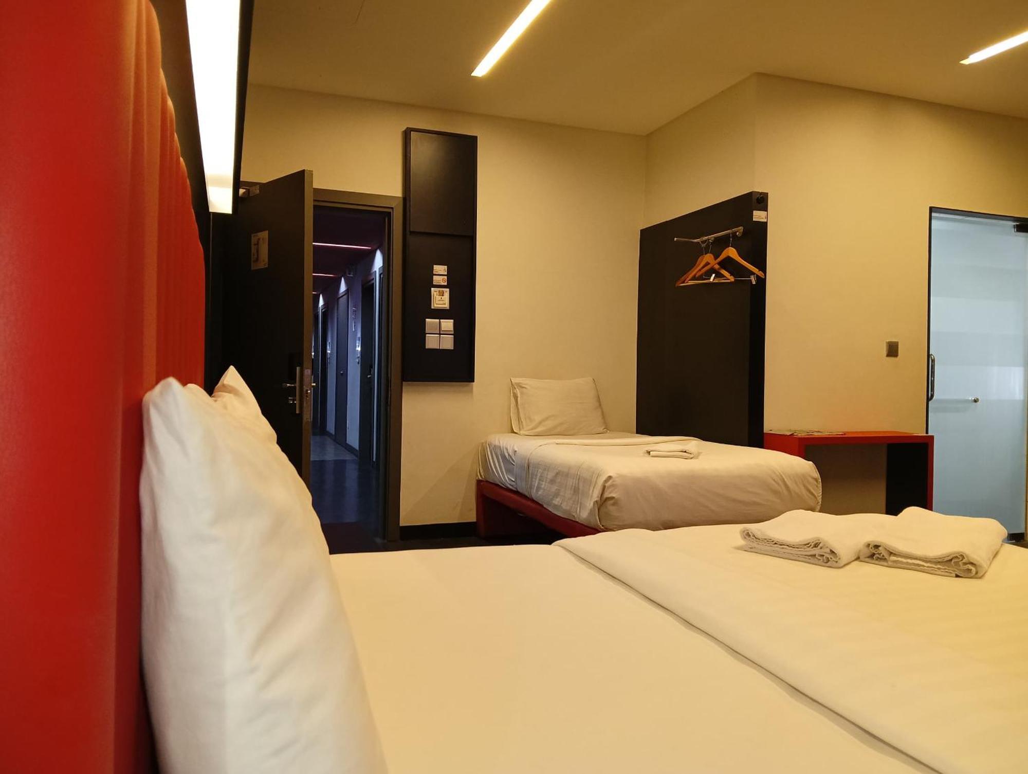 איפוה Hotel Regal Vista מראה חיצוני תמונה