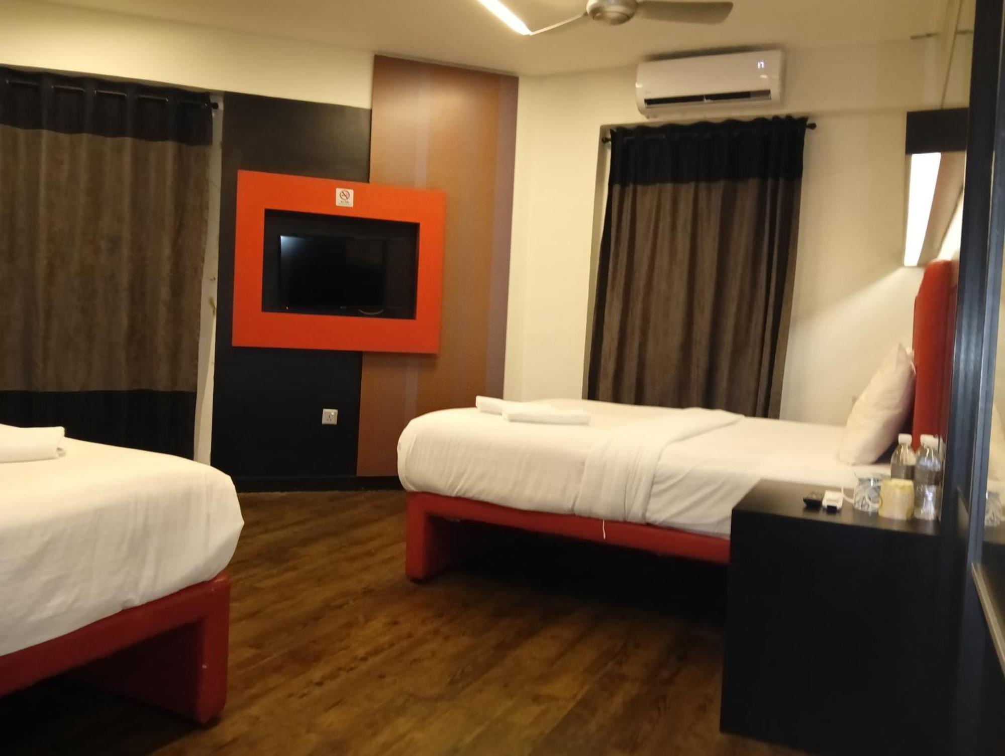 איפוה Hotel Regal Vista מראה חיצוני תמונה